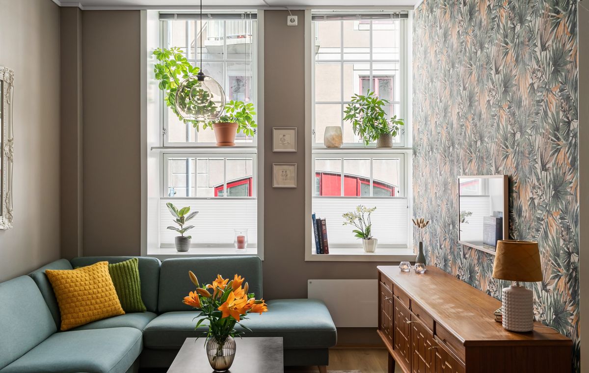 Intérieur de maison chaleureux et lumineux